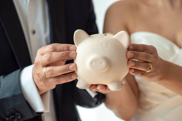 Planning a savvy wedding while maintaining a frugal mindset requires creativity, flexibility, and a solid strategy. It’s entirely possible to celebrate your big day without breaking the bank. In this guide, we’ll explore actionable strategies to help you organize an unforgettable marriage ceremony and reception that align perfectly with your financial boundaries.